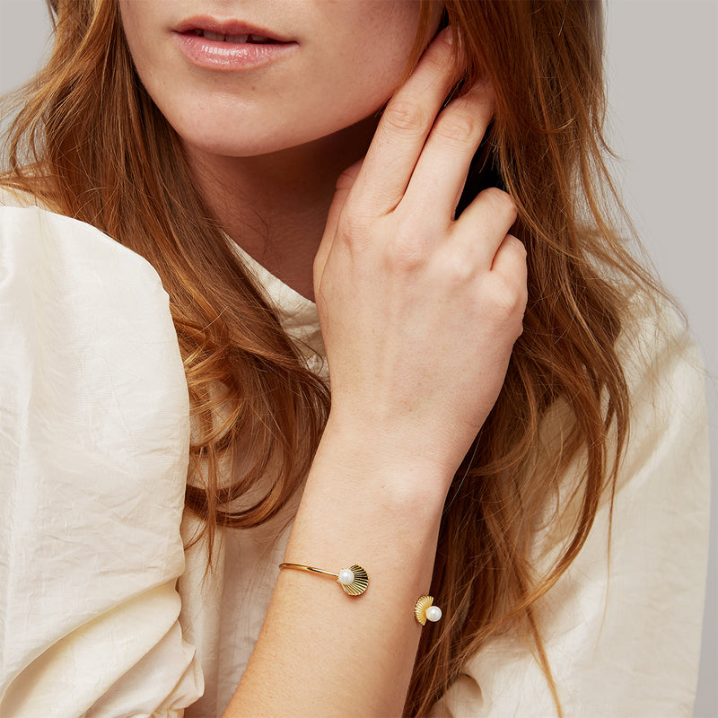 Open Shell Gold Bangle