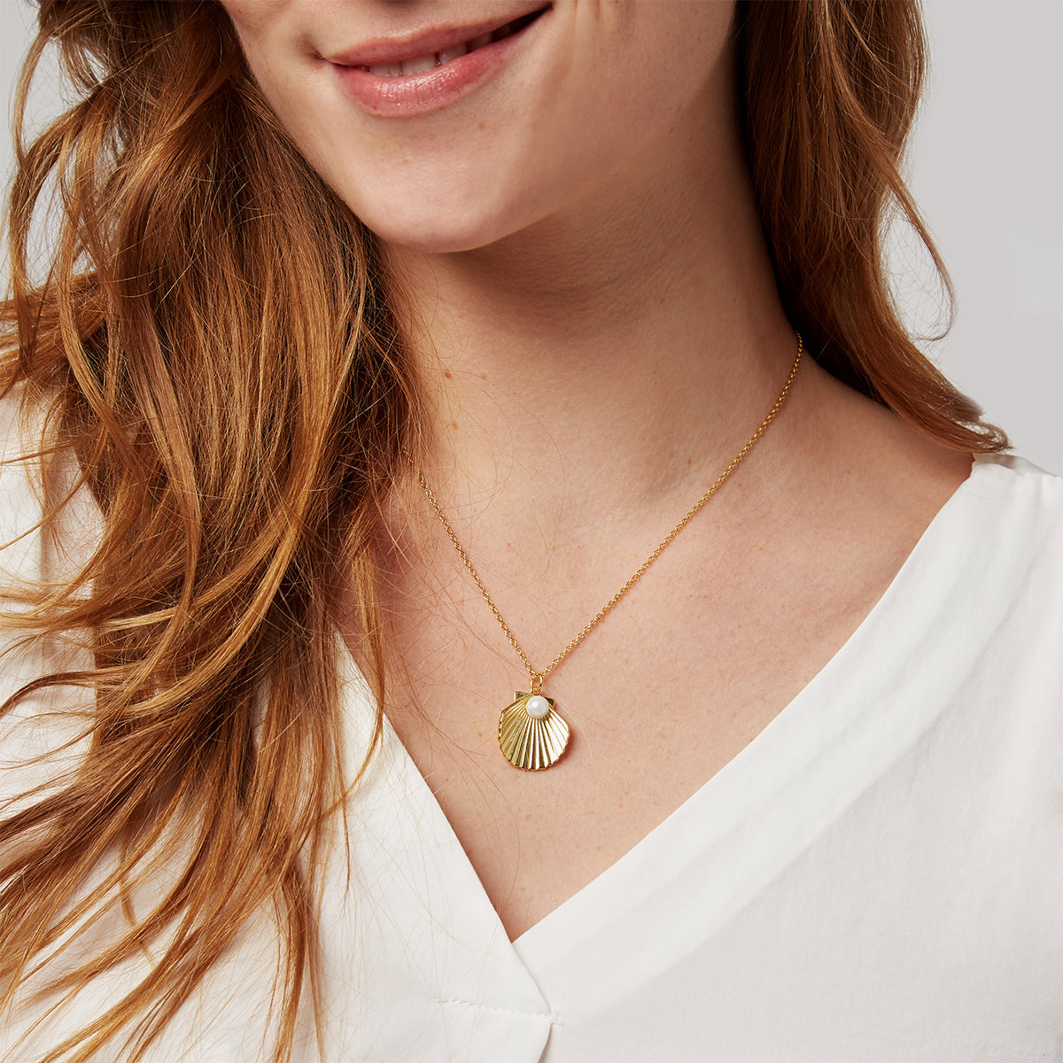 Open Shell Necklace Gold